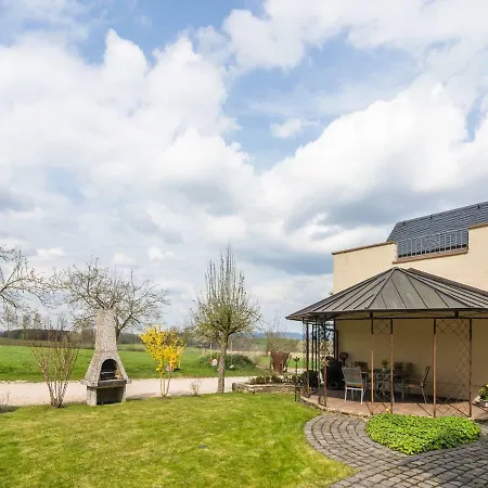Valley View Chalet In Uxheim Near Forest Dağ evi *